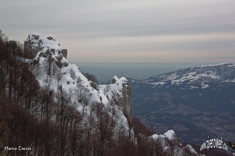 25_Pinnacoli rocciosi verso I Canti.JPG